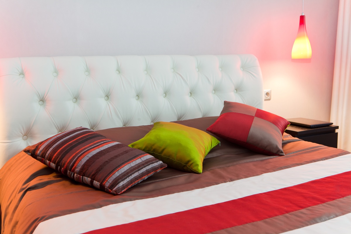 Пошив чехла на подушку - изображение 1 - заказать онлайн в салоне штор Benone в Чехове